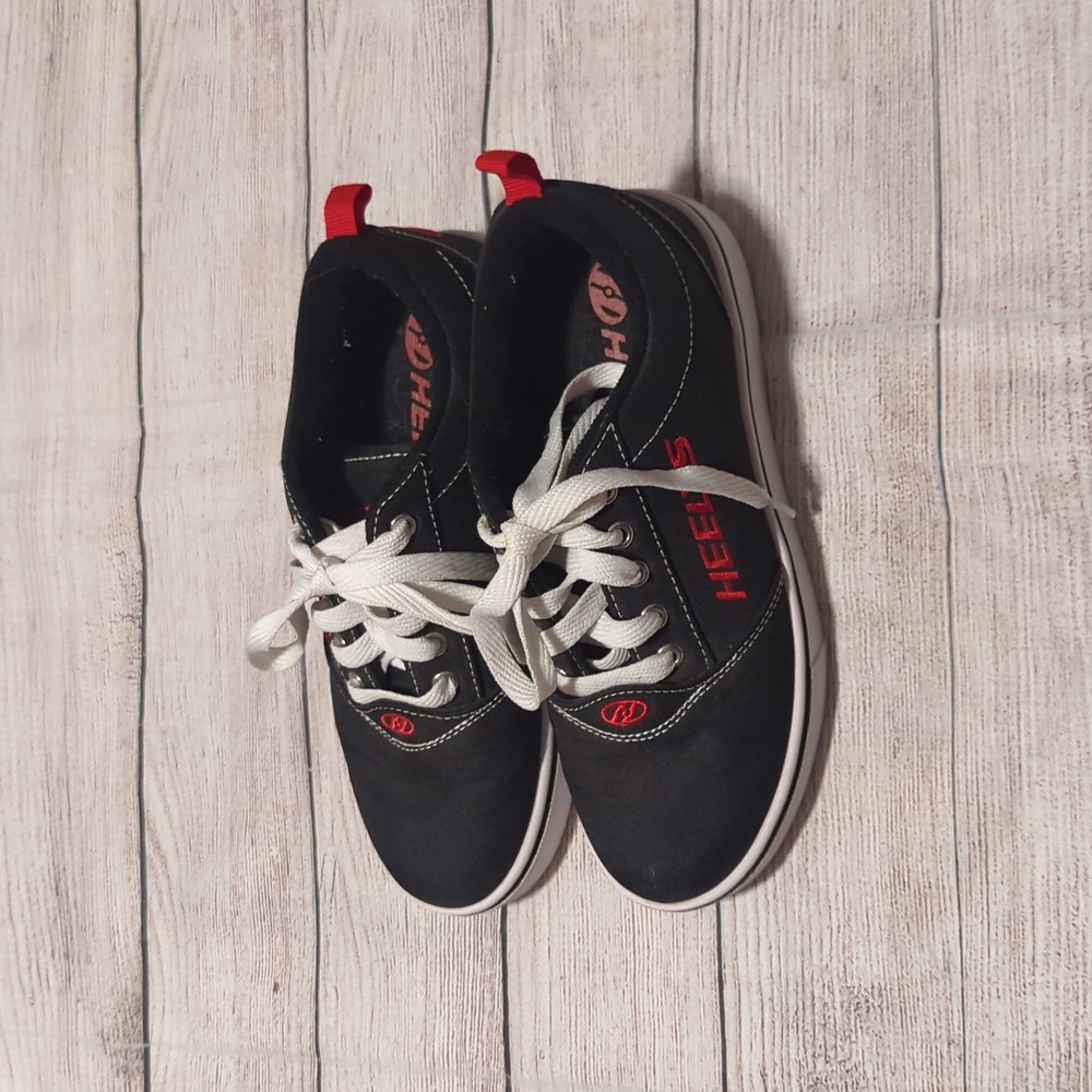 Heely Size 5 Youth Black & Red Shoes